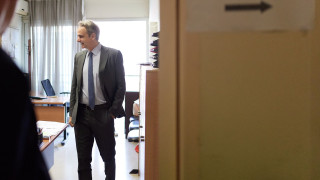 Ο Μητσοτάκης στο Αστυνομικό Τμήμα Συντάγματος για έκδοση νέας ταυτότητας - Δείτε φωτογραφίες