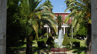 Η στιγμή της σύλληψης επιδειξία έξω από το Πάντειο - Η ανάρτηση θύματος παρενόχλησης