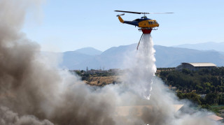Εξιτήριο για τους δύο χειριστές του πυροσβεστικού ελικοπτέρου που έπεσε στη λίμνη Αώου