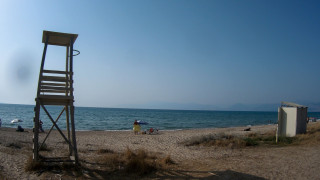 Καβάλα: Κατέρρευσε ναυαγοσωστικός πύργος από τους θυελλώδεις ανέμους - Στο νοσοκομείο 21χρονη
