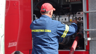 Εκτεταμένη φωτιά σε διώροφο κτήριο στην Καλλιθέα - Επιχείρηση απεγκλωβισμού