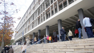 Ελεύθεροι με όρους τρεις κατηγορούμενοι για ρευματοκλοπές στη Θεσσαλονίκη