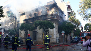 Καλλιθέα: Εξιτήριο για την 75χρονη που πήδηξε από το μπαλκόνι του φλεγόμενου σπιτιού για να σωθεί