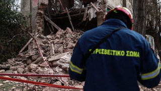 Κατάρρευση κτηρίου στα Πετράλωνα - Πληροφορίες για εγκλωβισμένους