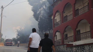 Τραγωδία στο Δερβένι: Εντοπίστηκε και δεύτερη σορός μετά τη μεγάλη φωτιά