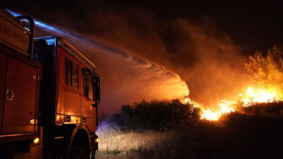 Μάχη με τις φλόγες δίνουν 2.000 πυροσβέστες σε πύρινα μέτωπα στη νότια Γαλλία