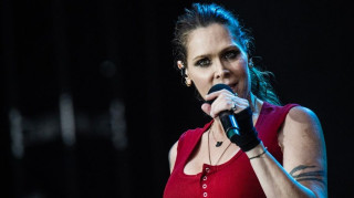 Η Beth Hart έγινε «διάφανη» και ξανασυστήθηκε στο ελληνικό κοινό