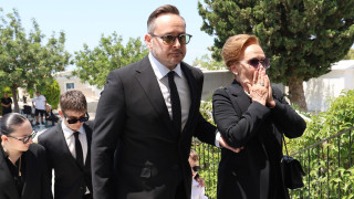 Συγκίνηση στο τελευταίο «αντίο» στον Βασίλη Λεβέντη - Συντετριμμένη η οικογένειά του