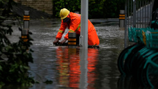 Κίνα: Τουλάχιστον δύο νεκροί και 50.000 εκτοπισμένοι από τις καταρρακτώδεις βροχές