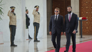 Δαμασκός: 18 τραυματίες από τις δύο εκρήξεις - Συναντήθηκε με τον Σύρο πρόεδρο ο Μακρόν