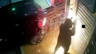 Καρέ καρέ η στιγμή που δράστες κόβουν με τροχό και ανατινάζουν ΑΤΜ