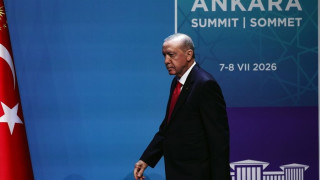 Ο Ερντογάν έδωσε ως ενθύμιο όπλο στους ηγέτες του ΝΑΤΟ μαζί με ένα κουτί φυσίγγια