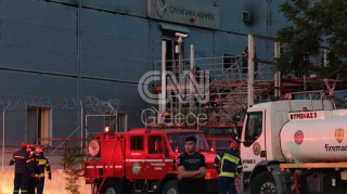 Περιορίστηκε η φωτιά εντός του κτηρίου Μπάντμιντον στο Γουδή - Κατέρρευσε μέρος της σκεπής