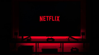 Το Netflix σχεδιάζει live κανάλια με 24ωρο πρόγραμμα για να «κρατήσει» τους συνδρομητές του