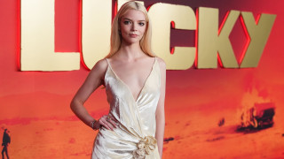 «Lucky»: Η Άνια Τέιλορ-Τζόι επιστρέφει στην έρημο με το νέο θρίλερ δράσης του Apple TV+