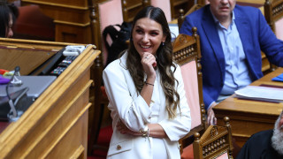 ΣΥΡΙΖΑ: Ορκίστηκε στη θέση του Γιώργου Καραμέρου η Μυρτώ Κοροβέση - Θα ανεξαρτητοποιηθεί