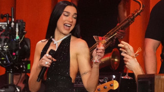Η Dua Lipa στο πλευρό των διαδηλωτών στην Αλβανία - Τι είπε για το θέρετρο Κούσνερ