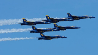 Οι «Blue Angels» αναστάτωσαν τη Φλόριντα – Πέταξαν πάνω από παραλία γεμάτη κόσμο