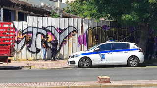 Δολοφονία Βρετανίδας: Βίντεο με τον 26χρονο Αφγανό να μεταφέρει τη βαλίτσα με το θύμα