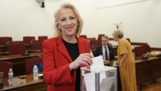 ΣΥΡΙΖΑ: Σε εξέλιξη η ψηφοφορία για εκλογή προέδρου - Αλλαγή σελίδας με τη Ρένα Δούρου στο τιμόνι