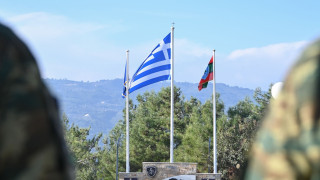Άργος Ορεστικό: Μεθυσμένος οδηγός «εισέβαλε» με το αυτοκίνητο σε στρατόπεδο - «Καρφώθηκε» στην πύλη