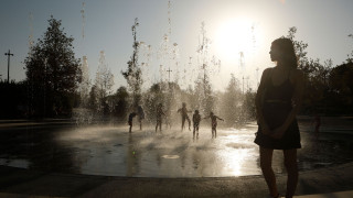«Έβρασε» η άσφαλτος στην Αττική - Πάνω από 75 βαθμούς Κελσίου σε ταράτσες και αυτοκίνητα