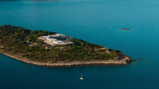 Νέες γευστικές αφίξεις, διάσημα ονόματα και μενού με ηχηρές υπογραφές σε νησιά και όχι μόνο
