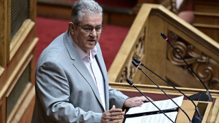 Στο στόχαστρο Κουτσούμπα ΕΛΑΣ και ΠΑΣΟΚ: «Αέρας κοπανιστός» - Tο «παρών» ΠΑΣΟΚ ισοδυναμεί με «ναι»