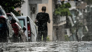 Πτώσεις δέντρων, εγκλωβισμοί, αντλήσεις υδάτων: Πάνω από 200 κλήσεις στην Πυροσβεστική λόγω βροχής