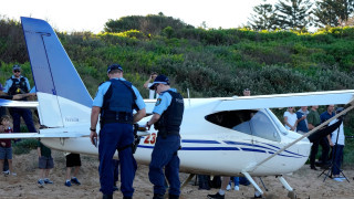 Μικρό αεροσκάφος έπεεσε σε στέγη σπιτιού στη Γερμανία - Νεκρός ο πιλότος