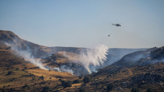 Φωτιά σε δασική έκταση στην Κινέτα: Δεν απειλεί σπίτια - «Σηκώθηκε» και ελικόπτερο