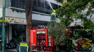 Πυρκαγιά σε υπόγειο εγκαταλελειμμένου κτηρίου στην Ομόνοια