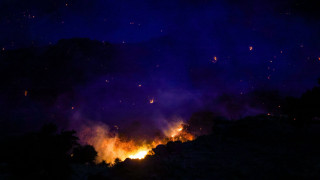 Ολονύκτια μάχη με τις φλόγες σε Ρέθυμνο, Σητεία και Πλωμάρι - Βαρύ πένθος στην Πυροσβεστική