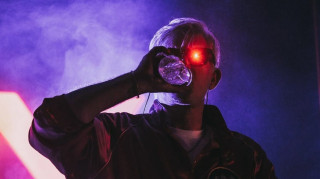 Νεκρός στο Παρίσι ο DJ Kavinsky, δημιουργός του εμβληματικού «Nightcall»