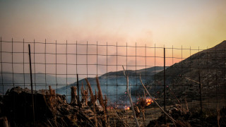 Εκτός ελέγχου η φωτιά στο Ρέθυμνο, μάχη να σωθούν κατοικίες - Μέτωπα και σε Σητεία και Μυτιλήνη