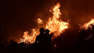 Άλλη μια «πύρινη νύχτα» σε Πόρτο Γερμενό και Βοιωτία - Σε «Red Code» το Σάββατο Αττική και Εύβοια