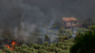 Μαίνεται η φωτιά στο Πόρτο Γερμενό: Καίγονται σπίτια - Επιμένουν οι θυελλώδεις άνεμοι