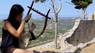 Η Θεσσαλονικιά που «έντυσε» την Οδύσσεια του Νόλαν με ήχους αρχαίας λύρας