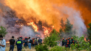 Φωτιά - Αττικοβοιωτία: Στο Συντονιστικό Κέντρο Μητσοτάκης και Τασούλας - Στο Κρύο Πηγάδι οι φλόγες