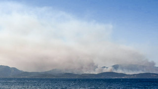 Καλύτερη εικόνα στη Φωκίδα: Κόπασαν οι άνεμοι - Κάηκαν σπίτια και αγροικίες