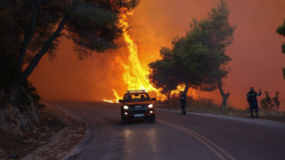 Μαίνεται η φωτιά στη Δυτική Αττική: Εκκένωσεις προς Μέγαρα και Νέα Πέραμο (liveblog)