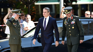 Γιάννης Βαρβιτσιώτης: Πλήθος πολιτικού κόσμου στο τελευταίο αντίο - Ποιοι δίνουν το παρών