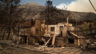 Liveblog: Εικόνες βιβλικής καταστροφής στη δυτική Αττική - Μάχη με συνεχείς αναζωπυρώσεις στη Λούμπα