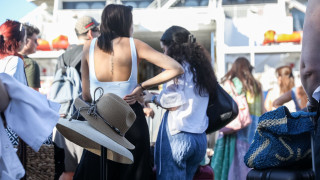 Όπου φύγει - φύγει οι Αθηναίοι: Γεμάτα αναχωρούν τα πλοία για τα νησιά