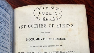 Βιβλίο που ήταν κρυμμένο σε τζάκι επιστράφηκε σε αυστραλιανή βιβλιοθήκη με καθυστέρηση 150 ετών