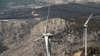 «Καμία ανεμογεννήτρια στις πληγείσες περιοχές»: Το μήνυμα Χαρδαλιά μετά τη φωτιά στη Δυτική Αττική