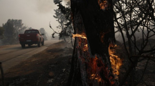 Φωτιά σε χαμηλή βλάστηση στο Πικέρμι: Βρέθηκε νεκρός μέσα σε αυτοκίνητο