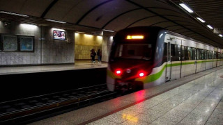 Χωρίς τις αισθήσεις της ανασύρθηκε η γυναίκα που είχε πέσει στις γραμμές του μετρό Αγίου Αντωνίου