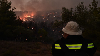 Καλύτερη η εικόνα της φωτιάς στο Ρέθυμνο: Συνεχείς ρίψεις νερού μέχρι το τέλος της ημέρας