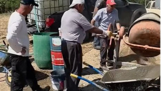 Δύναμη αλληλεγγύης: Οι κάτοικοι χωριού στο Σουφλί χτίζουν σπίτι για νεαρό ζευγάρι